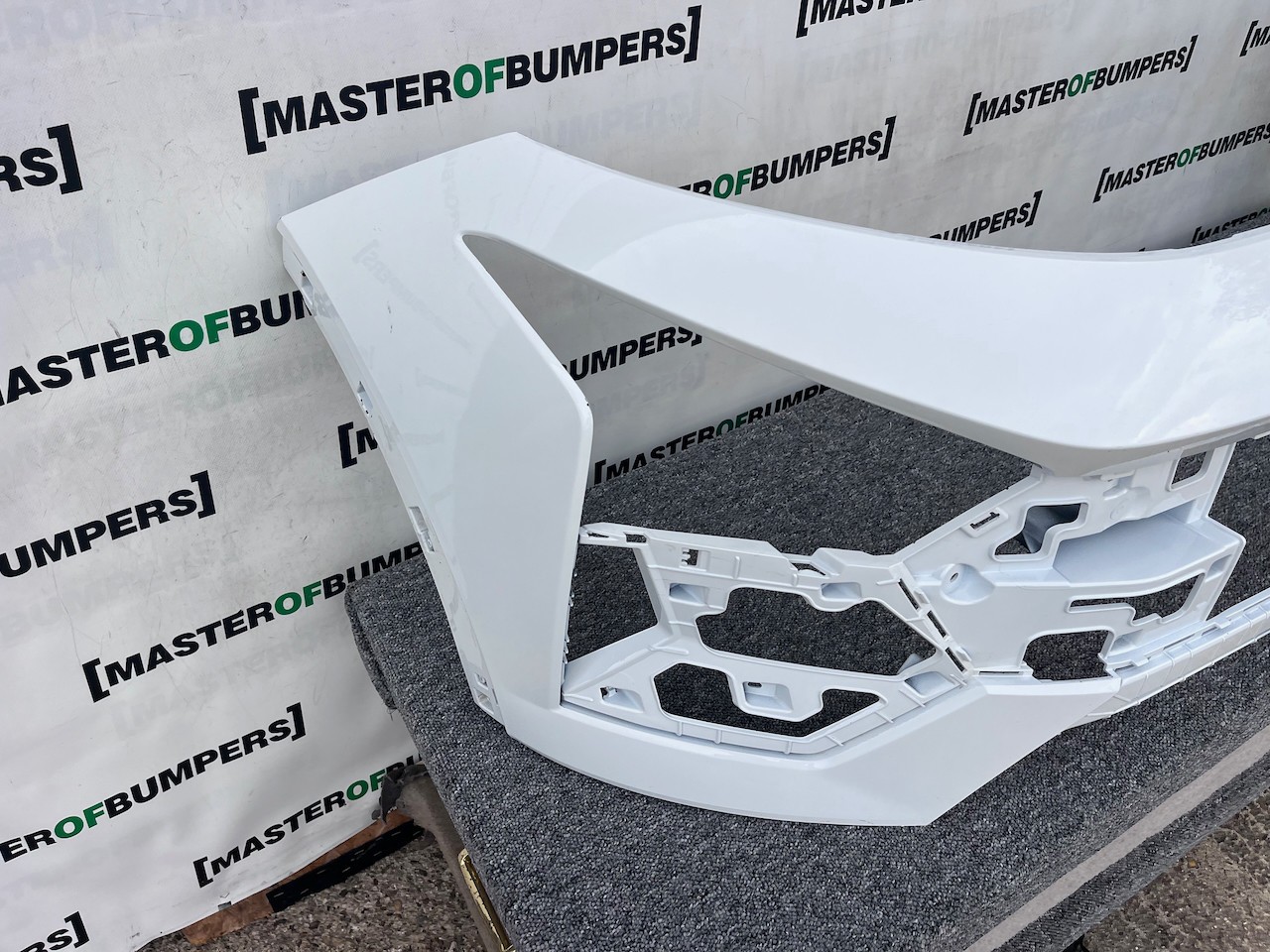 Hyuindai Bayon Advance Premium Lift 2024-on Front Bumper 4 Pdc Genuine [e562]