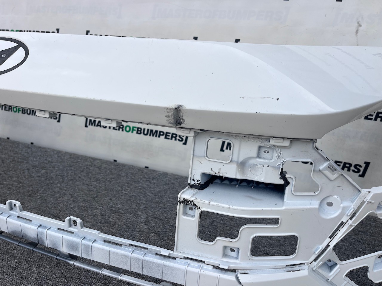 Hyuindai Bayon Advance Premium Lift 2024-on Front Bumper 4 Pdc Genuine [e562]