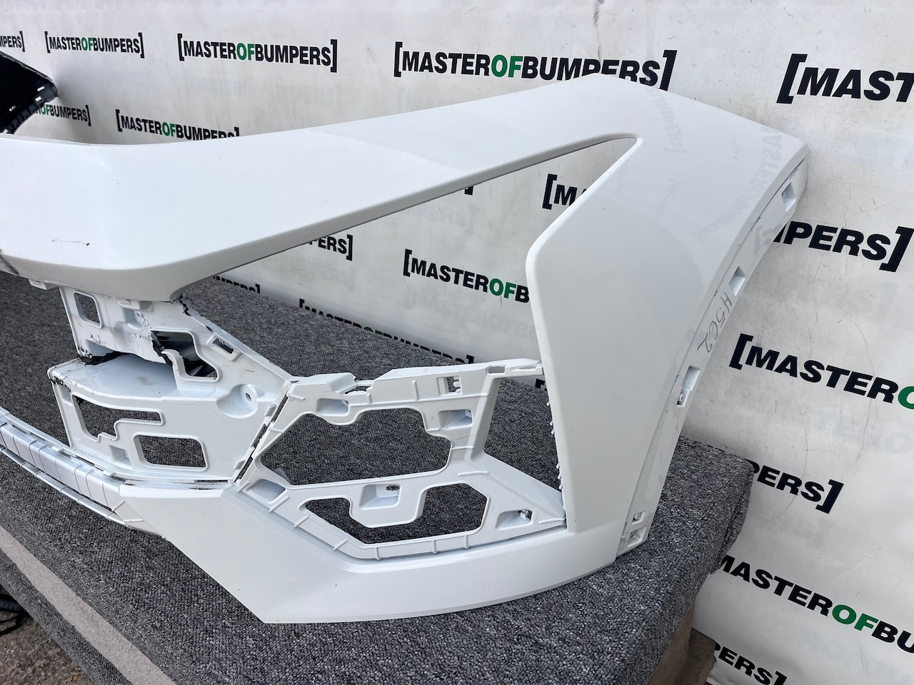 Hyuindai Bayon Advance Premium Lift 2024-on Front Bumper 4 Pdc Genuine [e562]