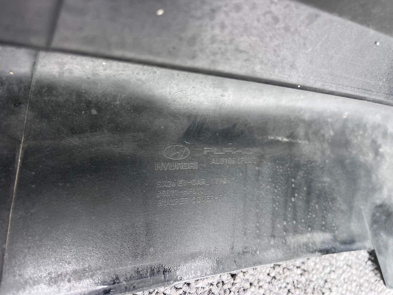 Hyundai Kona Ev Electric Hatchback Mk2 2023-on Rear Bumper 4 Pdc Genuine [h564]