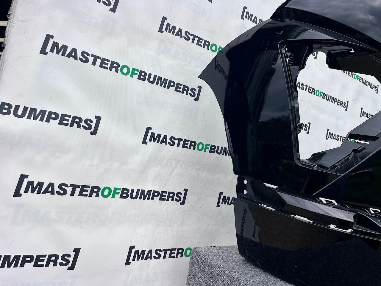 Hyundai Kona Ev Electric Hatchback Mk2 2023-on Rear Bumper 4 Pdc Genuine [h564]