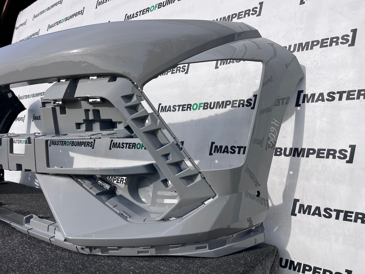 Hyundai Kona N-line Hatchback Mk2 2022-2026 Front Bumper 6 Pdc Genuine [h604]