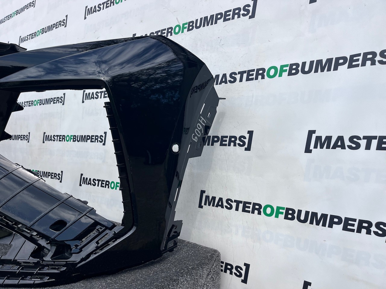 Hyundai Tucson Hybrid Premium Ultimate 2024-on Front Bumper 6 Pdc Genuine [h609]