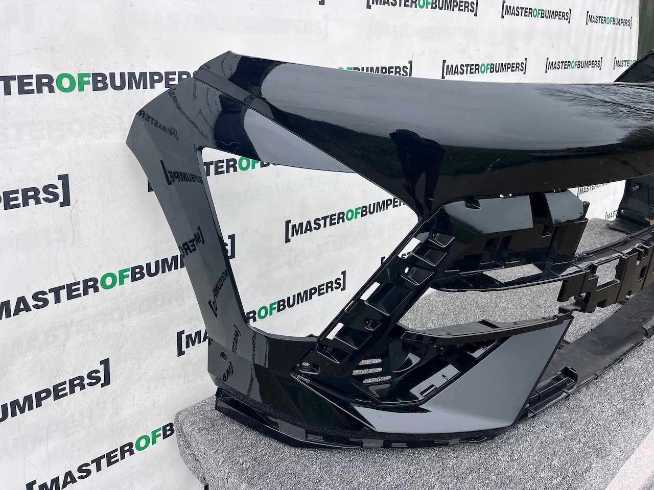 Hyundai Kona N-line Hatchback Mk2 2022-2026 Front Bumper 6 Pdc Genuine [h577]