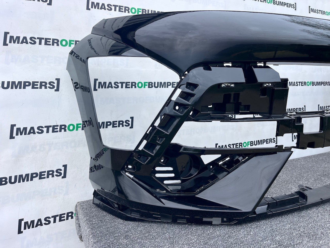 Hyundai Kona N-line Hatchback Mk2 2022-2026 Front Bumper 6 Pdc Genuine [h594]