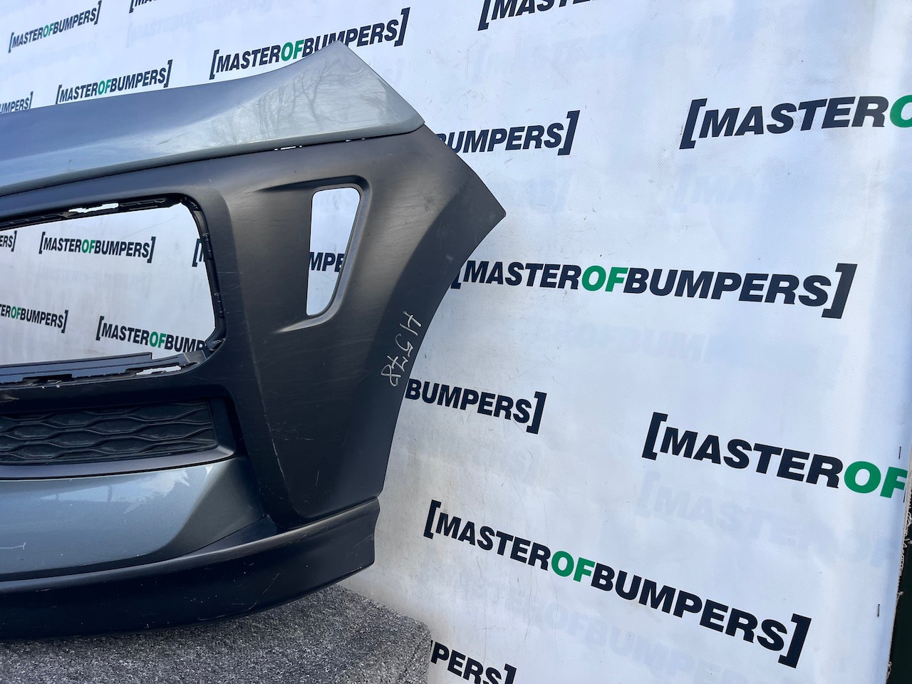 Hyundai Kona Se Hybrid Premium Hatchback 2017-2020 Front Bumper Genuine [h578]