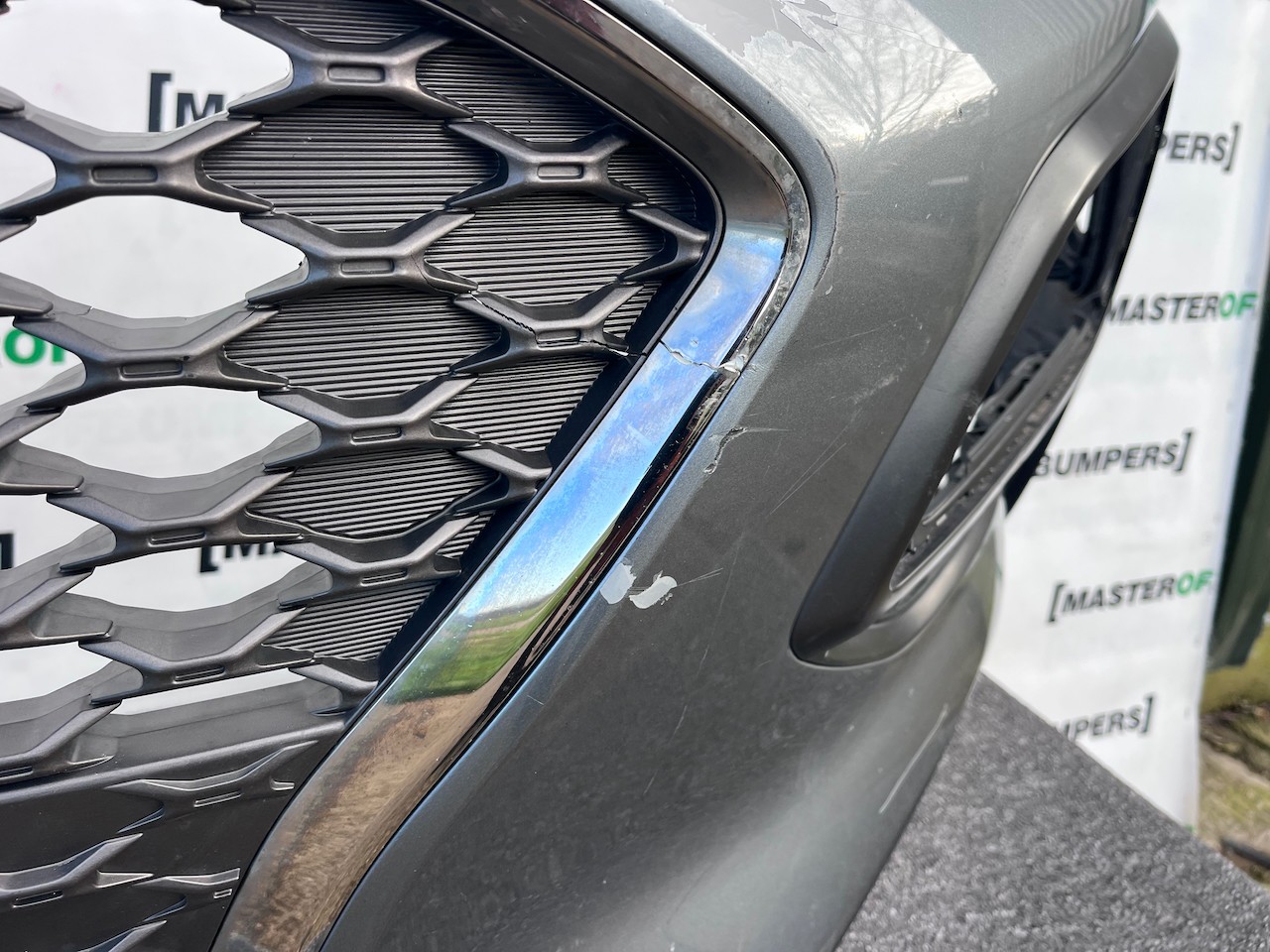 Hyundai Kona Se Hybrid Premium Hatchback 2017-2020 Front Bumper Genuine [h578]