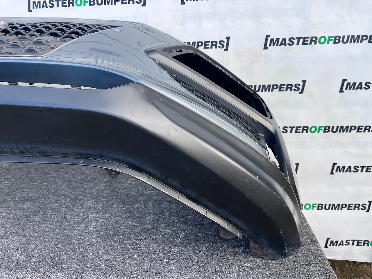 Hyundai Kona Se Hybrid Premium Hatchback 2017-2020 Front Bumper Genuine [h578]