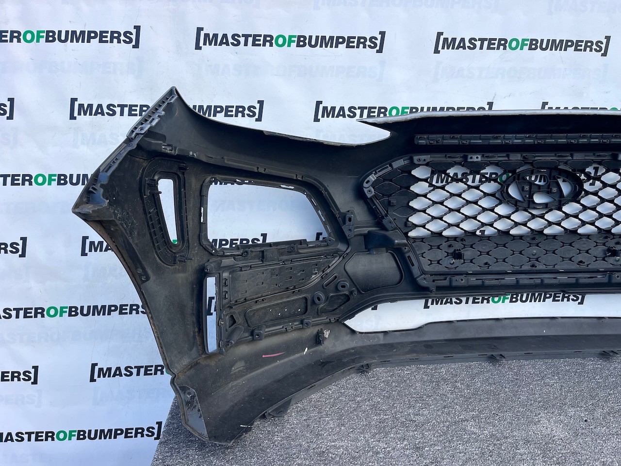 Hyundai Kona Se Hybrid Premium Hatchback 2017-2020 Front Bumper Genuine [h578]