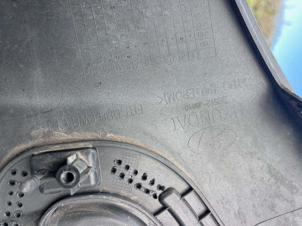 Hyundai Kona Se Hybrid Premium Hatchback 2017-2020 Front Bumper Genuine [h578]