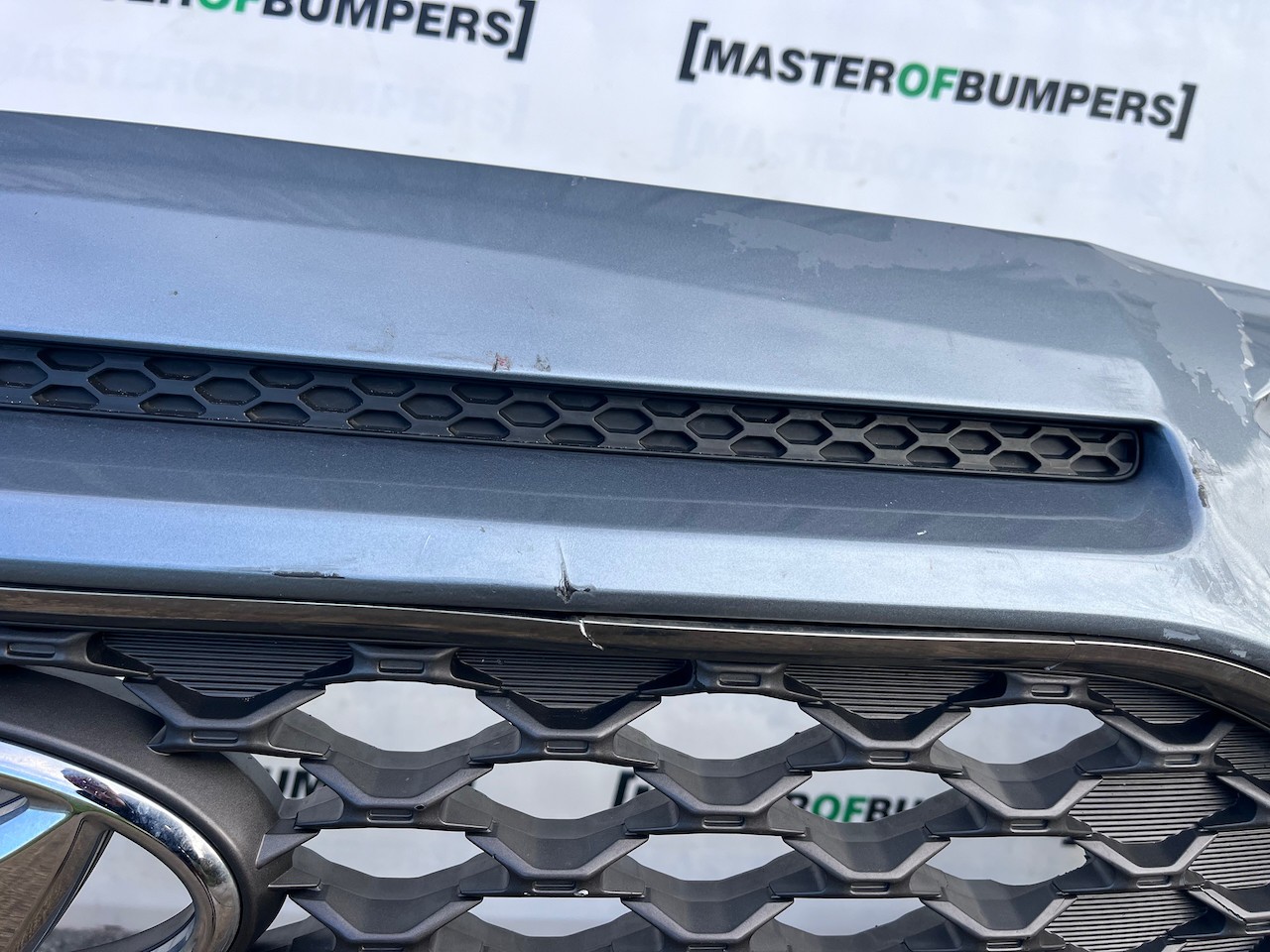 Hyundai Kona Se Hybrid Premium Hatchback 2017-2020 Front Bumper Genuine [h578]