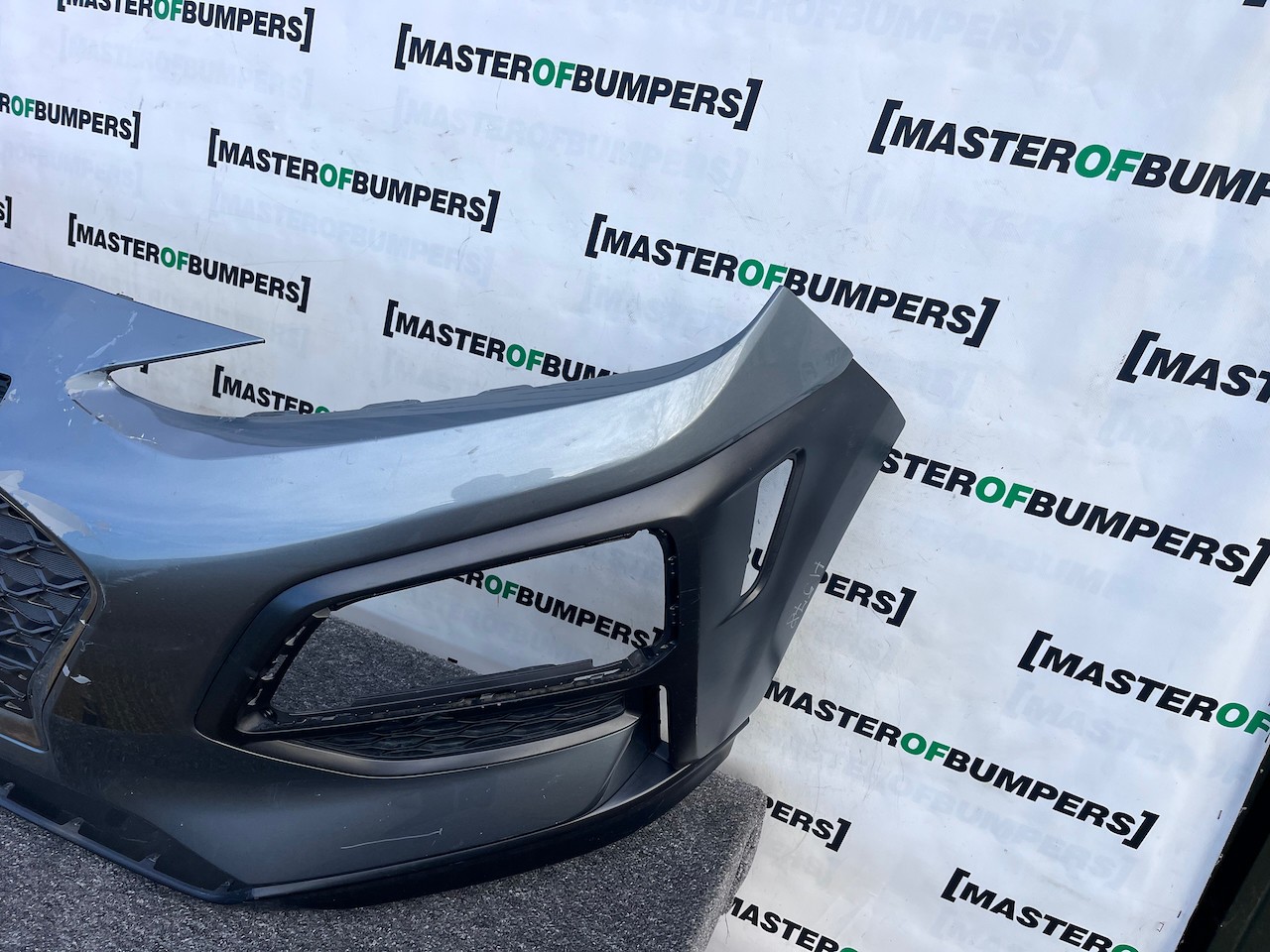 Hyundai Kona Se Hybrid Premium Hatchback 2017-2020 Front Bumper Genuine [h578]