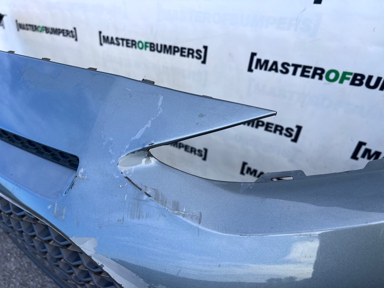 Hyundai Kona Se Hybrid Premium Hatchback 2017-2020 Front Bumper Genuine [h578]