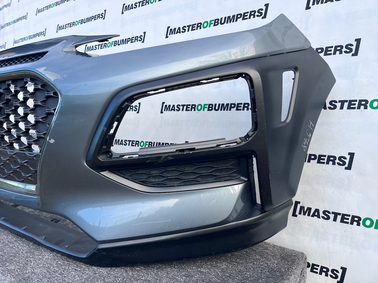 Hyundai Kona Se Hybrid Premium Hatchback 2017-2020 Front Bumper Genuine [h578]