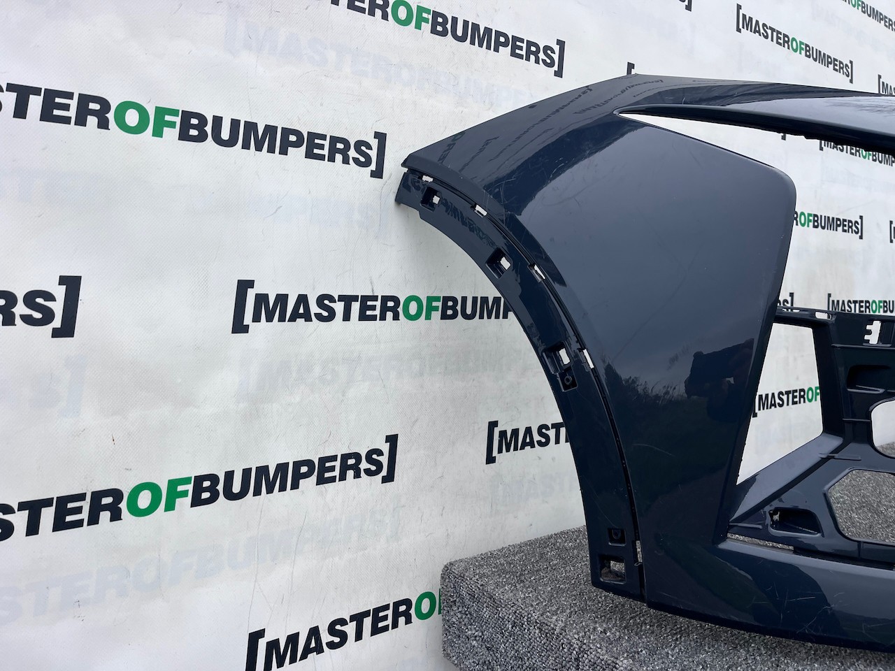 Hyundai Bayon Ultimate Hatchback 2024-2026 Front Bumper 4 Pdc Genuine [h583]