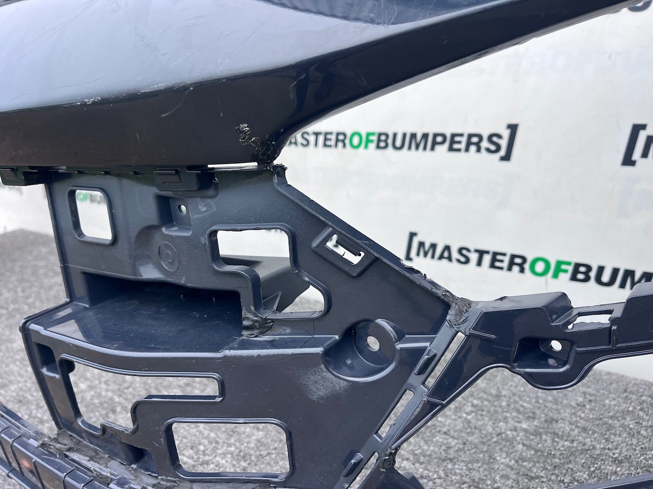 Hyundai Bayon Ultimate Hatchback 2024-2026 Front Bumper 4 Pdc Genuine [h583]