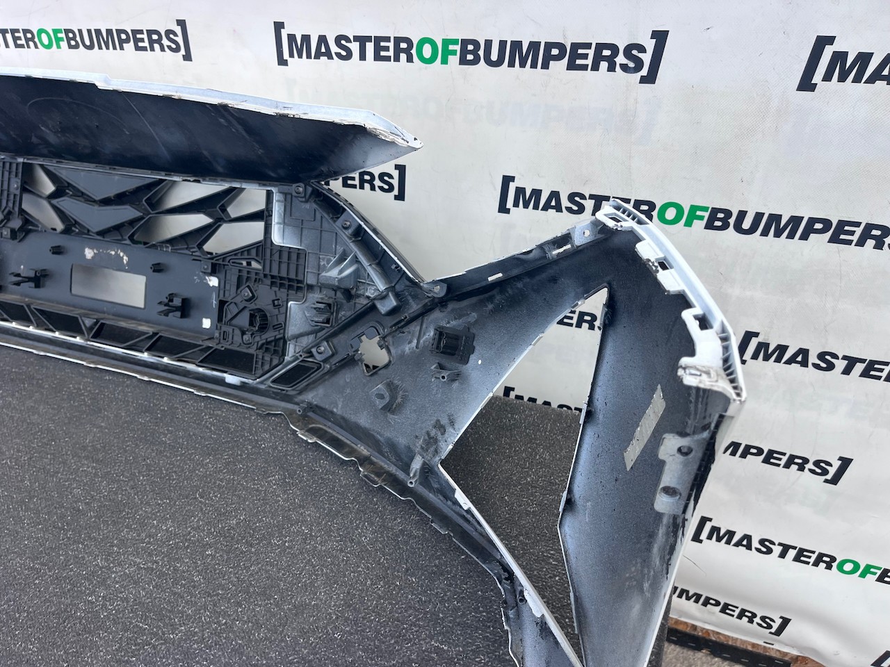 Hyundai I20 Ultimate Hatch Mk3 Lift 2023-2026 Front Bumper 4 Pdc Genuine [h636]