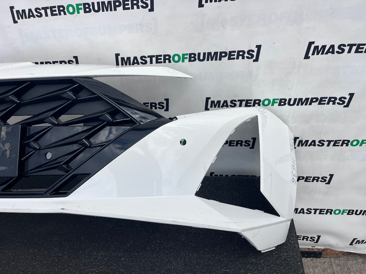 Hyundai I20 Ultimate Hatch Mk3 Lift 2023-2026 Front Bumper 4 Pdc Genuine [h636]