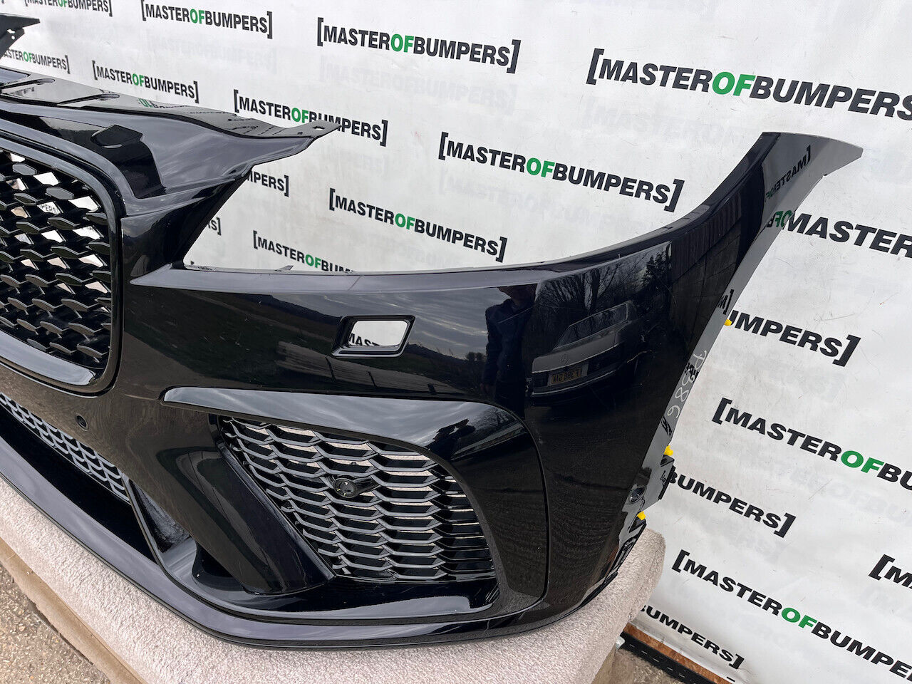 Jaguar F Pace Svr Hse Lift Suv 2021-2024 Front Bumper 6 Pdc Genuine [p386]