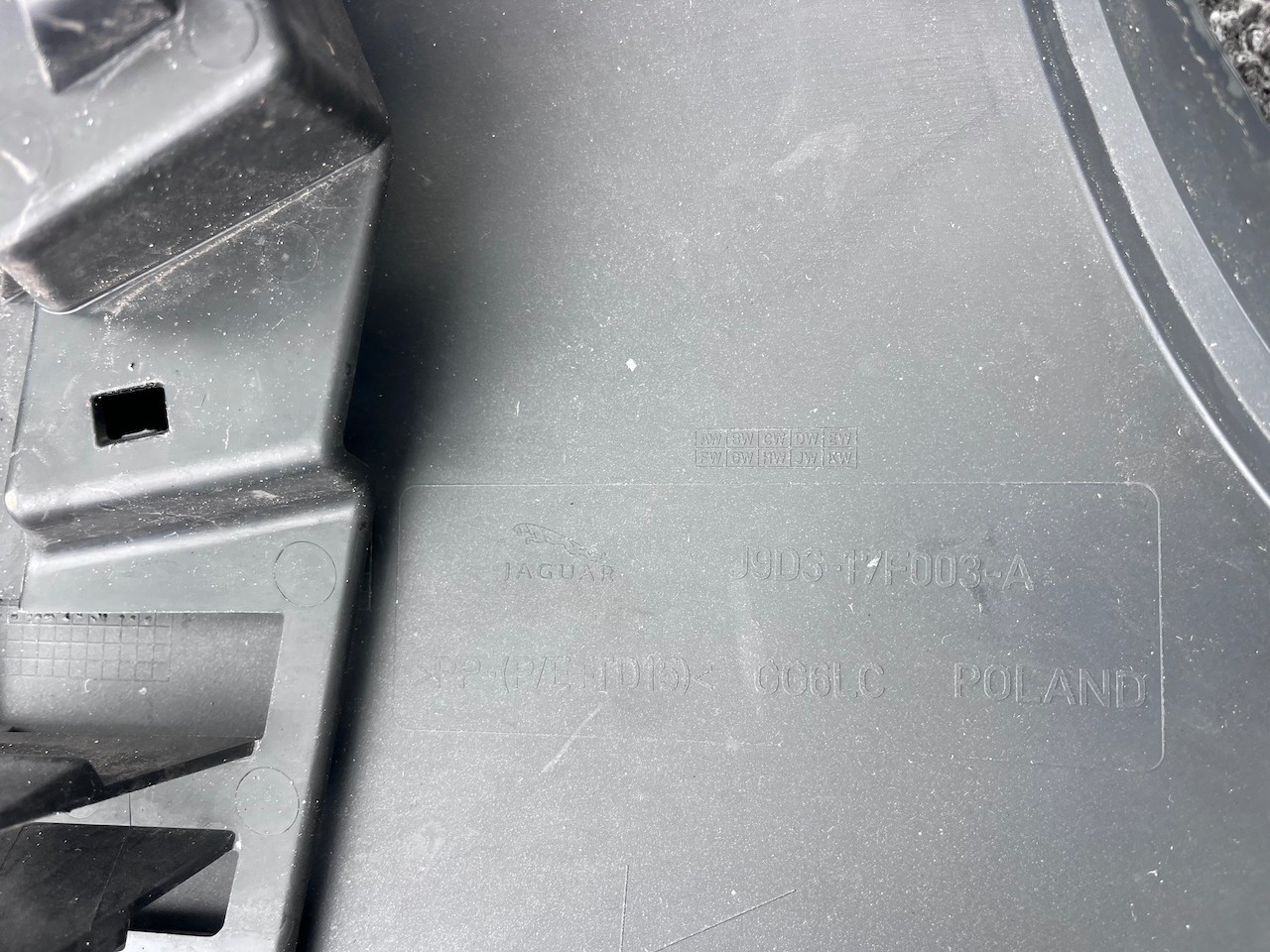 Jaguar I Pace Electric Suv 2018 - 2024 Front Bumper 4 Pdc Genuine [p670]