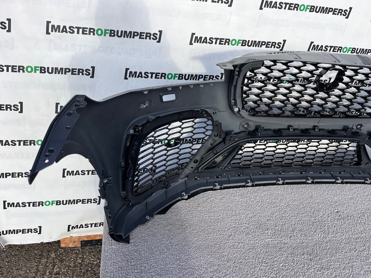 Jaguar F Pace Svr Hse Lift Suv 2021-2024 Front Bumper 6 Pdc Genuine [p395]