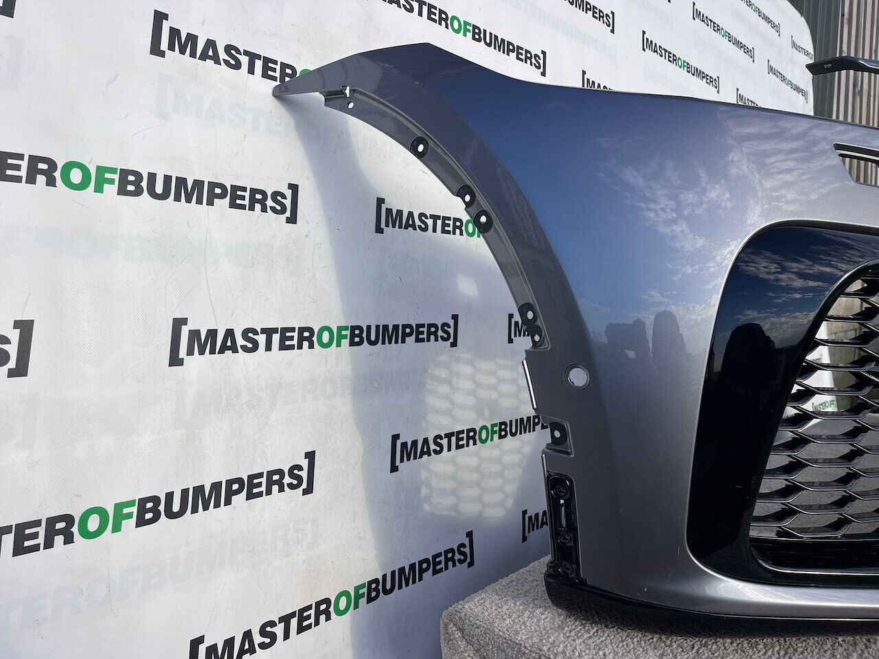 Jaguar F Pace Svr Hse Lift Suv 2021-2024 Front Bumper 6 Pdc Genuine [p395]