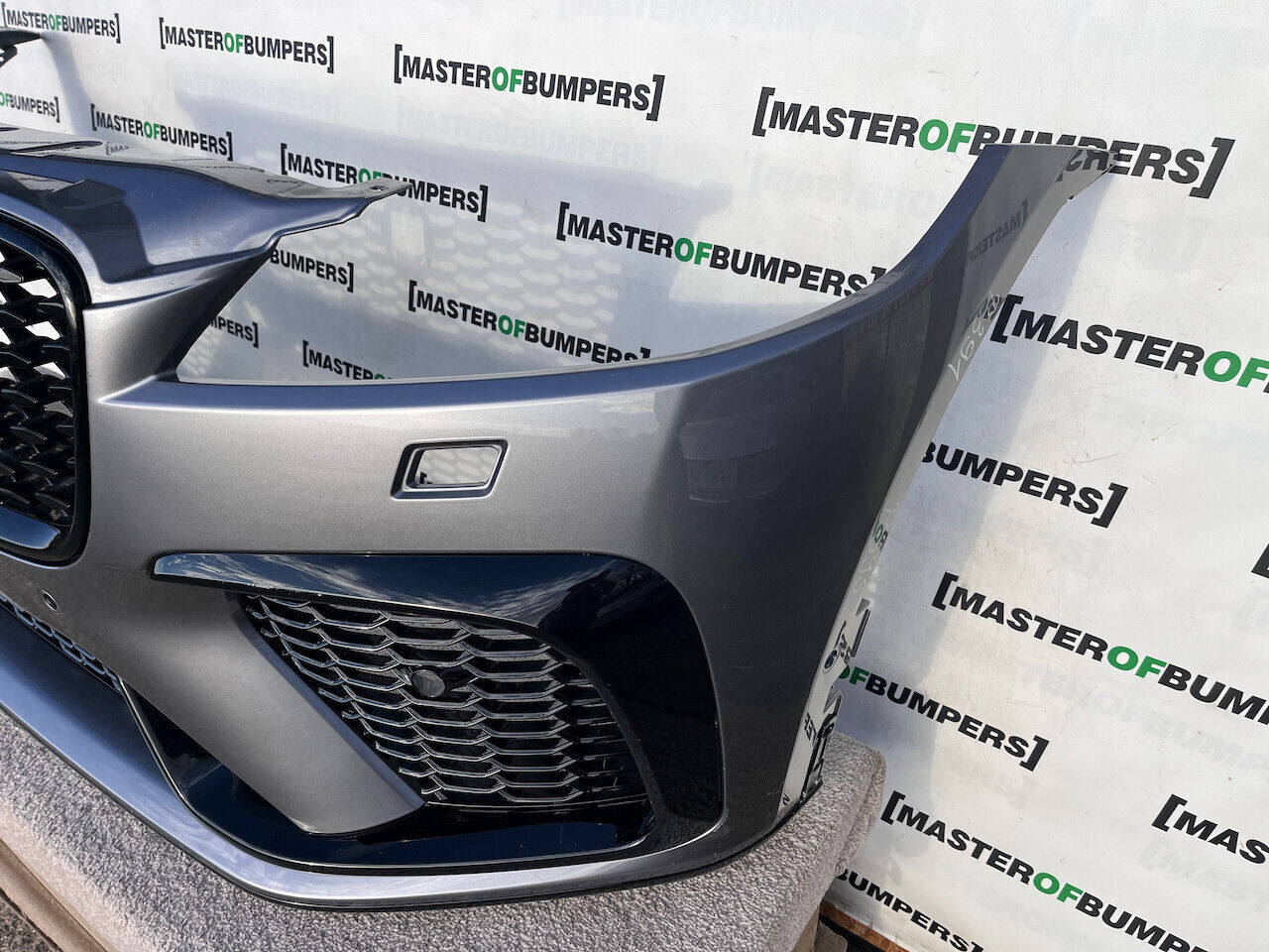 Jaguar F Pace Svr Hse Lift Suv 2021-2024 Front Bumper 6 Pdc Genuine [p395]