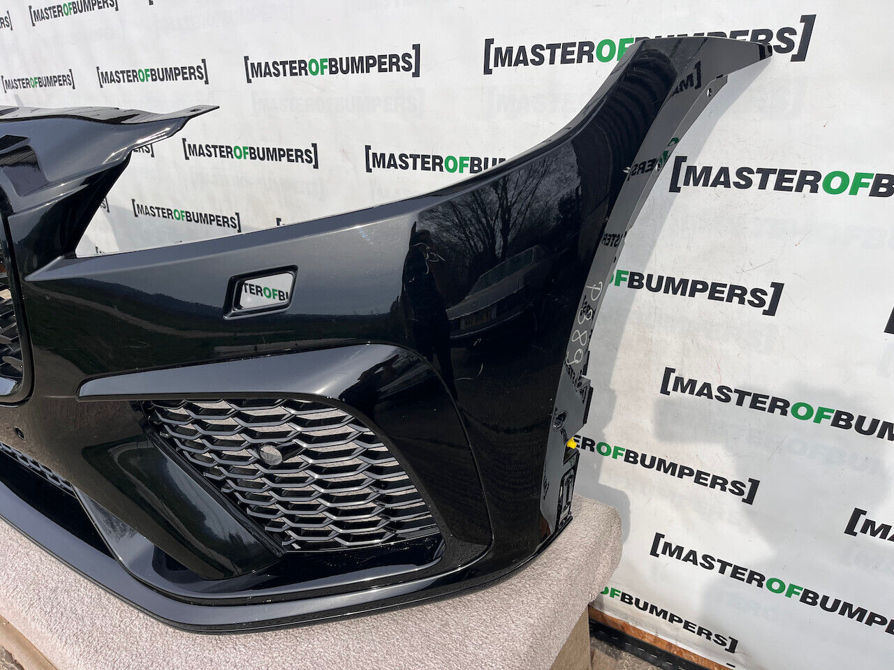 Jaguar F Pace Svr Hse Lift Suv 2021-2024 Front Bumper 6 Pdc Genuine [p389]