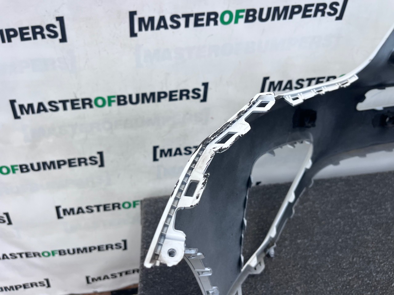 Kia Stonic Gt Line Hatchback 2021-2024 Front Bumper Pdc Genuine [k528]