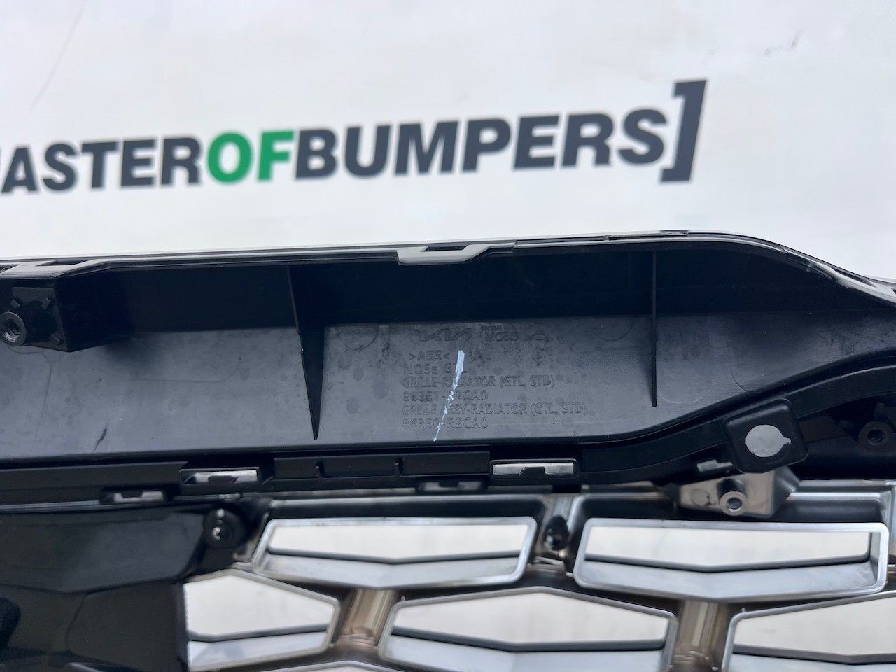 Kia Sportage Gt Line Hatchback 2022-2025 Front Bumper Pdc Genuine [k529]