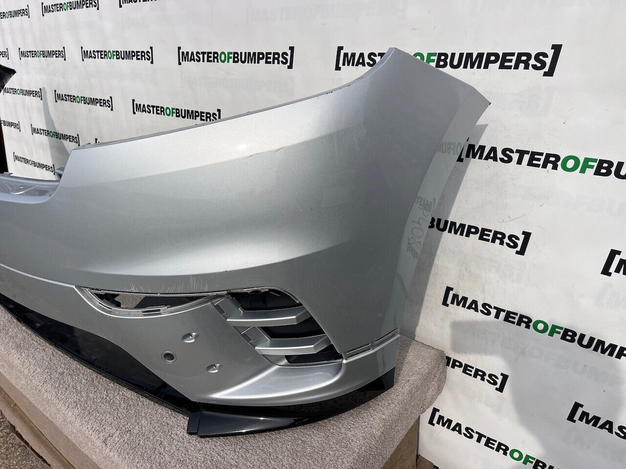 Range Rover Velar Dynamic Hse Suv 2019-2023 Front Bumper 4 Pdc Genuine [p408]