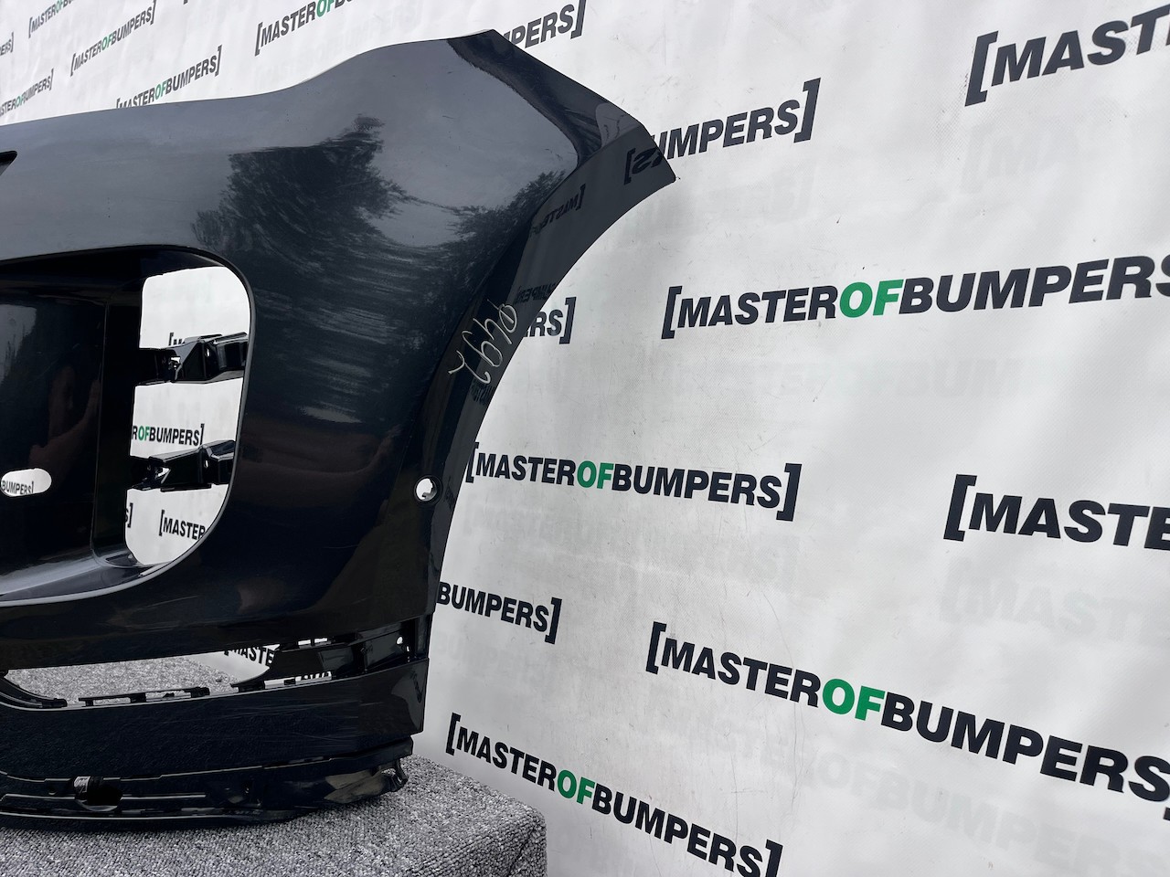 Range Rover Evoque R-dynamic Hse 2019-2024 Front Bumper 6 Pdc Genuine [p492]