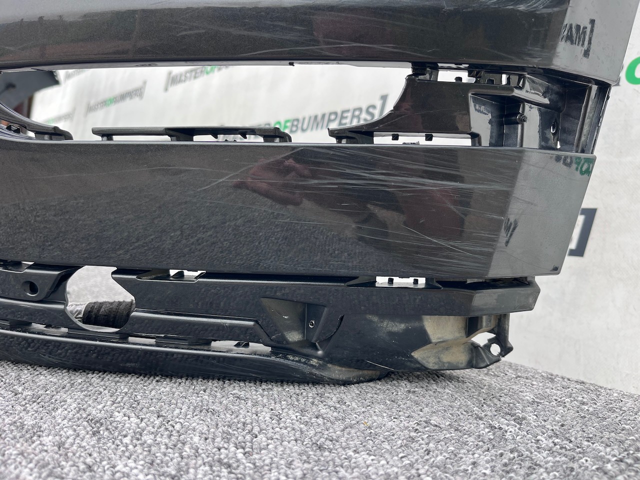 Range Rover Evoque R-dynamic Hse 2019-2024 Front Bumper 6 Pdc Genuine [p492]
