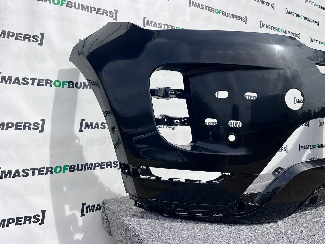 Range Rover Evoque R-dynamic Hse 2019-2024 Front Bumper 6 Pdc Genuine [p510]