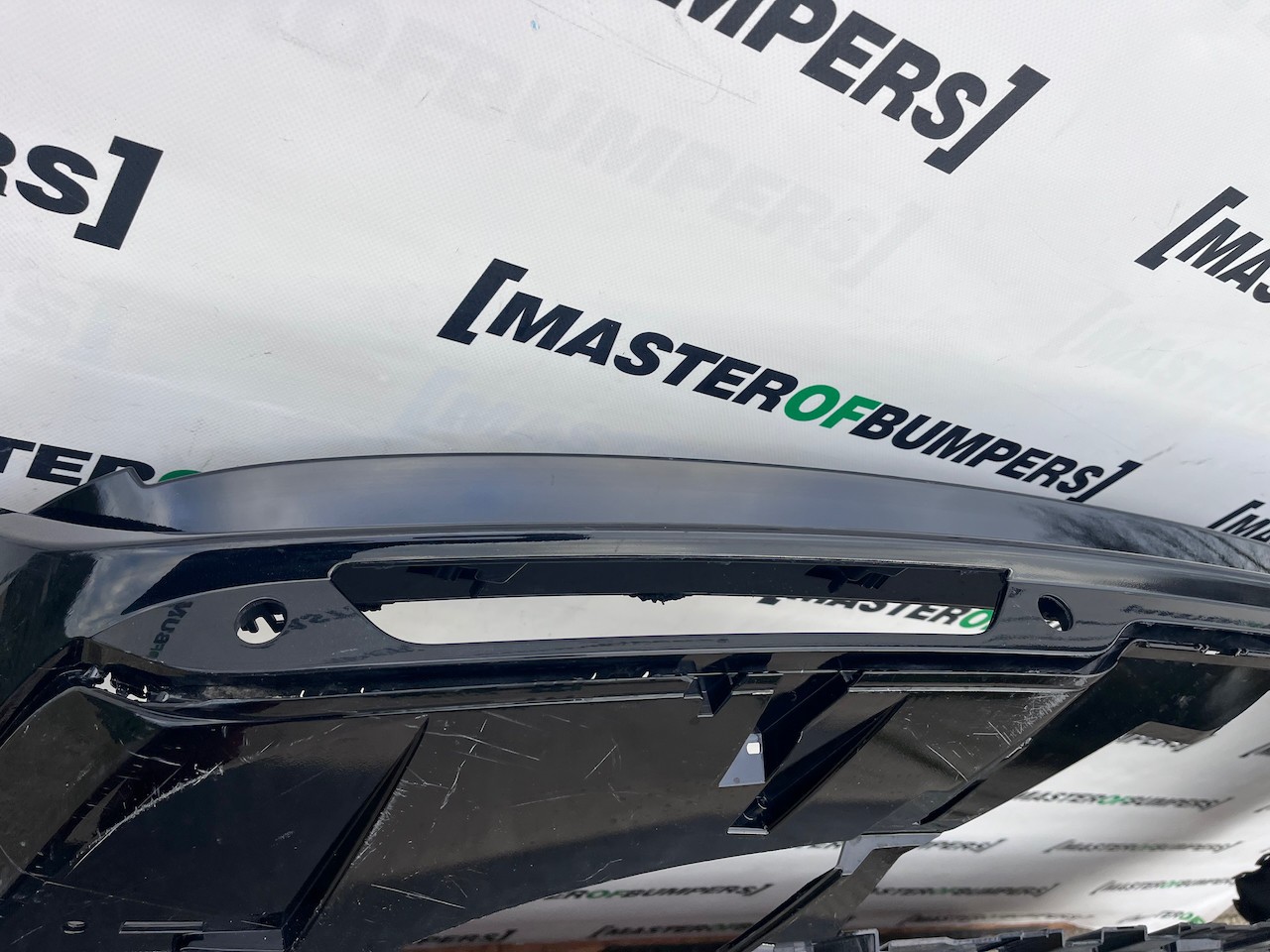 Range Rover Vouge Mhev Suv 2022-2026 Rear Bumper 6 Pdc Genuine [p565]