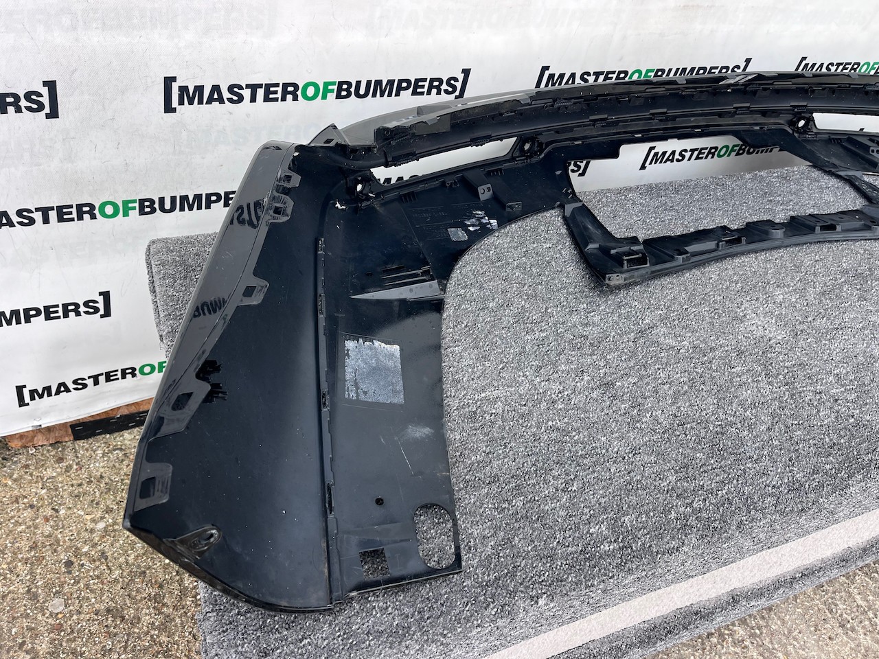 Range Rover Vouge Mhev Suv 2022-2026 Rear Bumper 6 Pdc Genuine [p565]