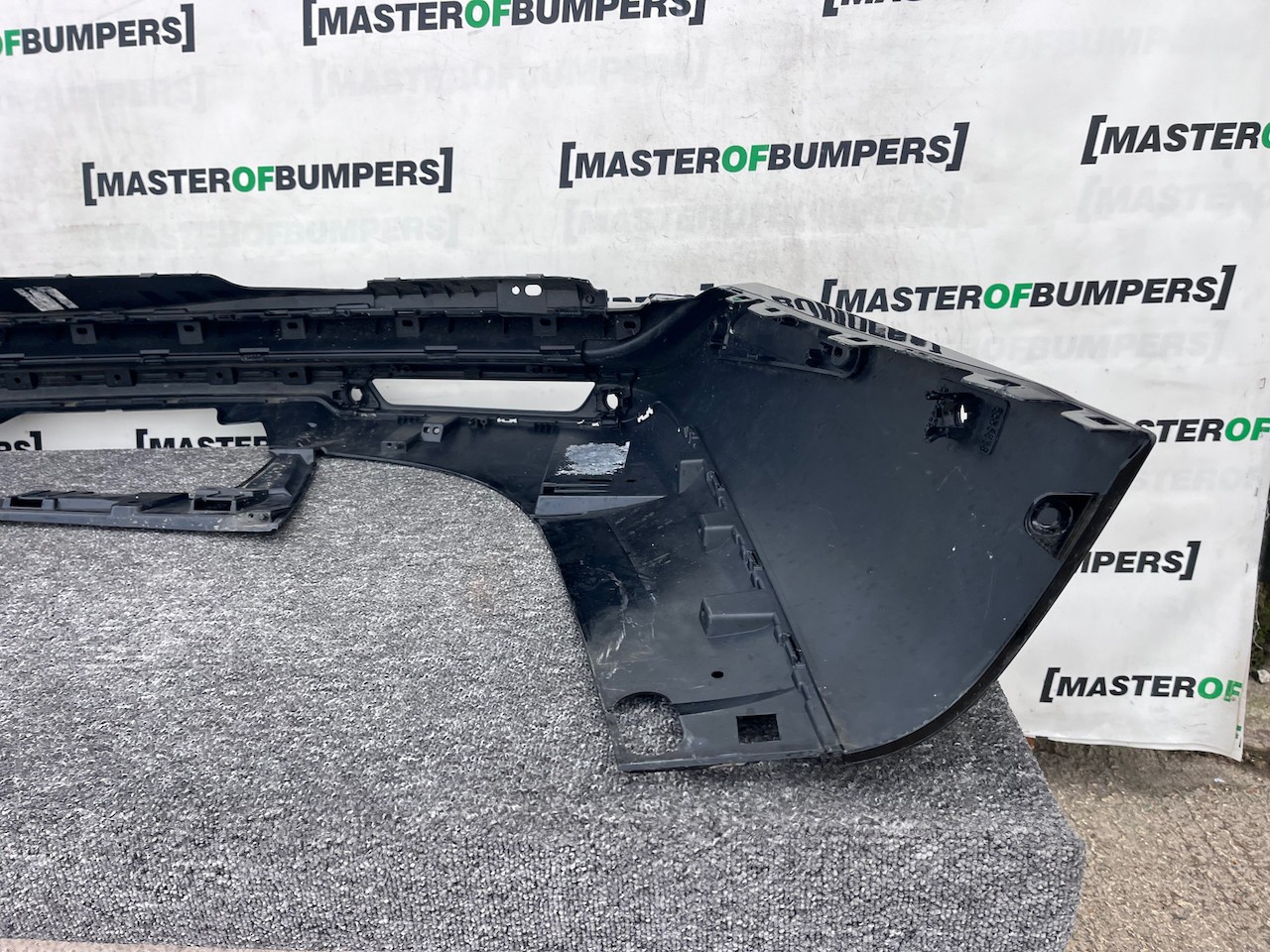 Range Rover Vouge Mhev Suv 2022-2026 Rear Bumper 6 Pdc Genuine [p565]