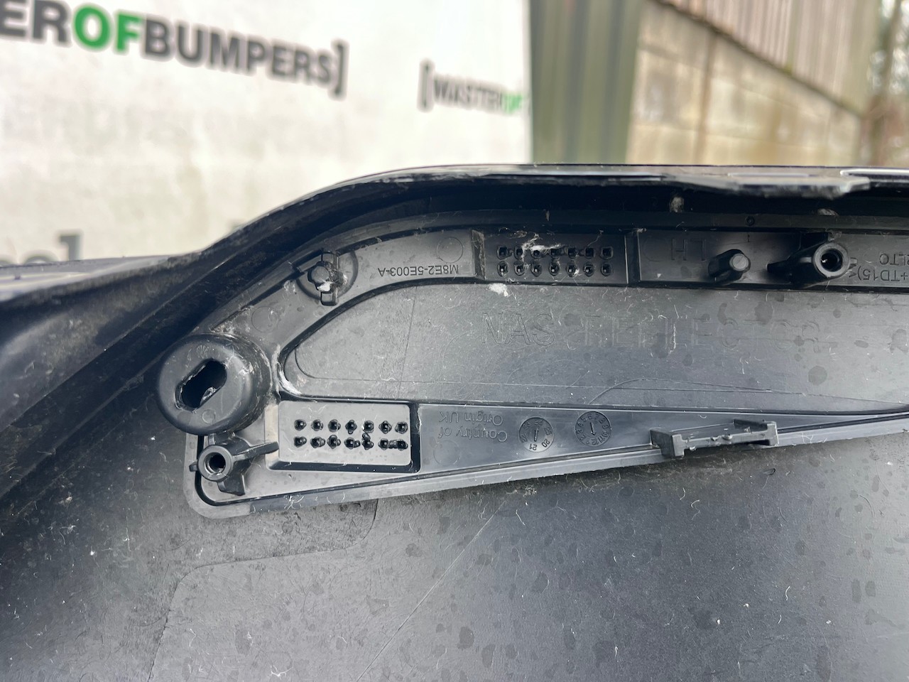 Range Rover Vouge Mhev Suv 2022-2026 Rear Bumper 6 Pdc Genuine [p565]