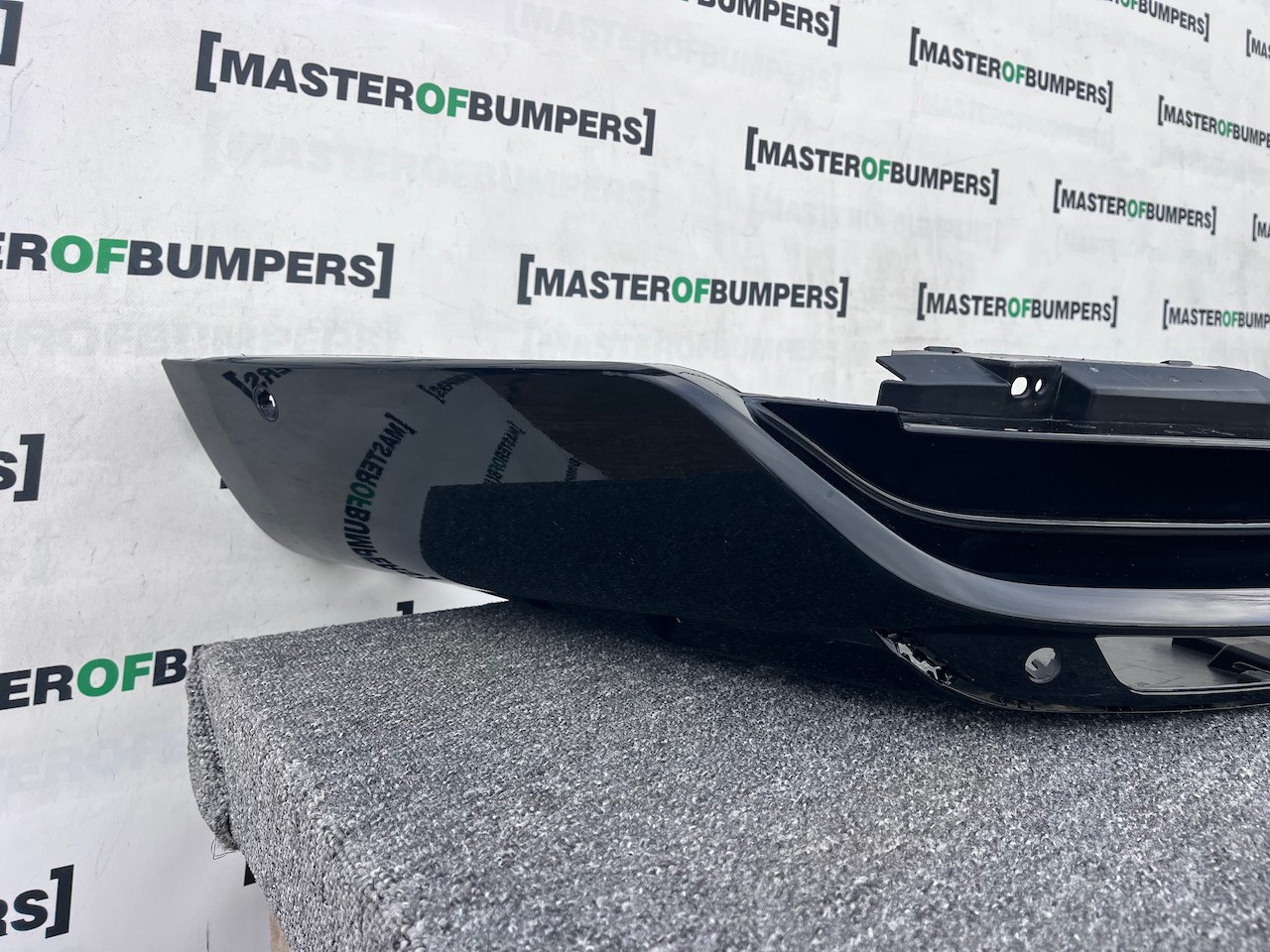 Range Rover Vouge Mhev Suv 2022-2026 Rear Bumper 6 Pdc Genuine [p565]