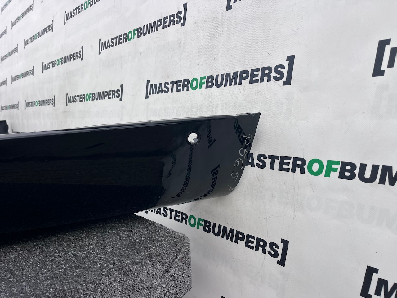 Range Rover Vouge Mhev Suv 2022-2026 Rear Bumper 6 Pdc Genuine [p565]