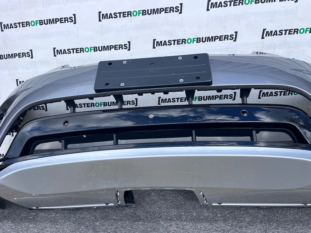 Land Rover Discovery R-dynamic Hse 2021-2024 Front Bumper 6 Pdc Genuine [p618]