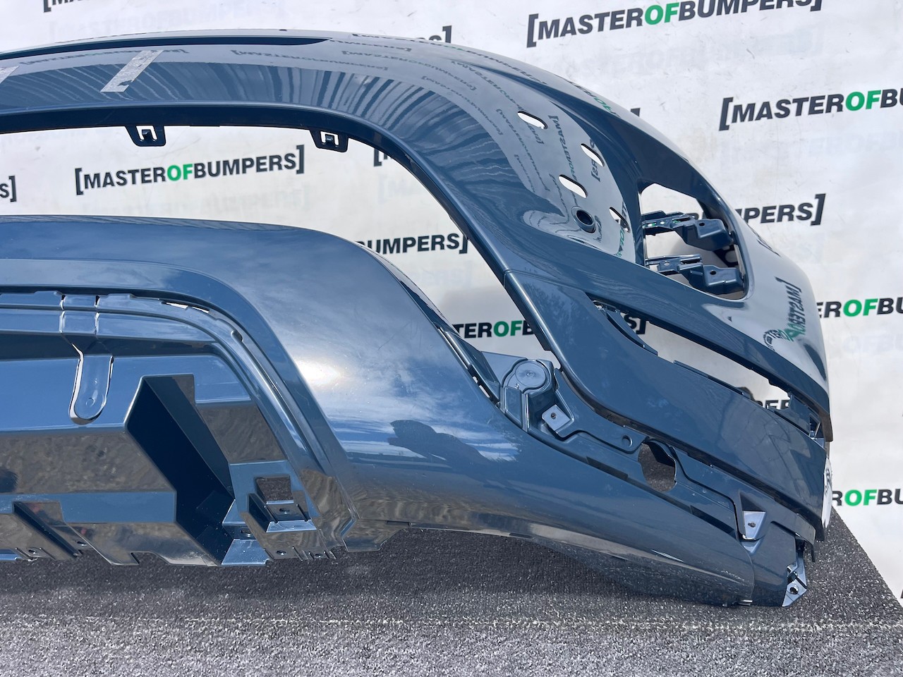 Range Rover Evoque R-dynamic Hse 2019-2024 Front Bumper 4 Pdc Genuine [p708]