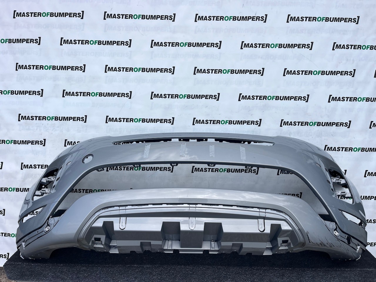 Range Rover Evoque R-dynamic Hse 2019-2024 Front Bumper 6 Pdc Genuine [p737]