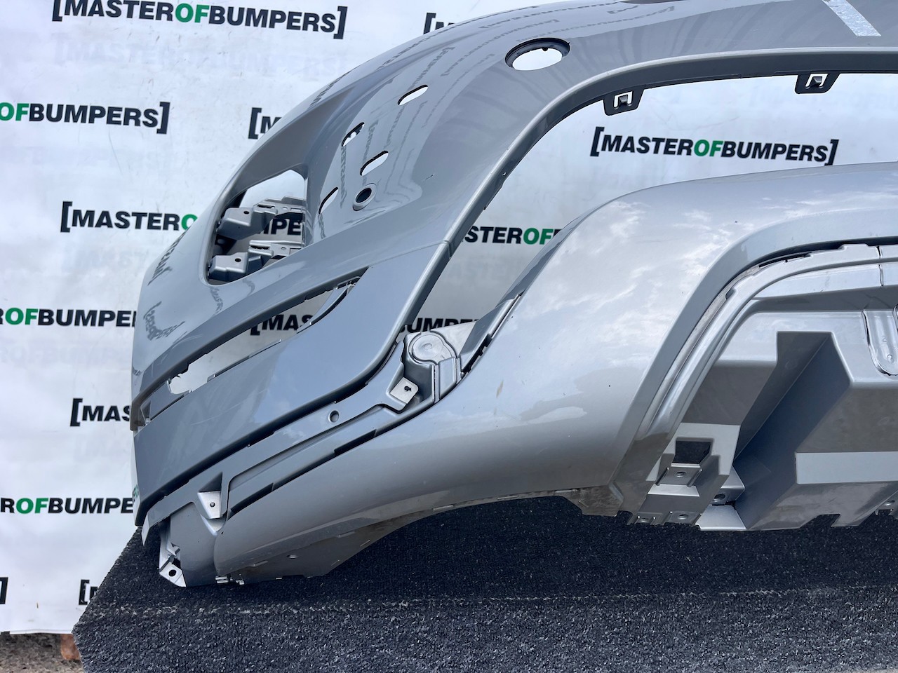 Range Rover Evoque R-dynamic Hse 2019-2024 Front Bumper 6 Pdc Genuine [p737]