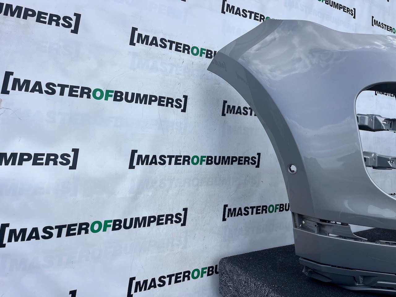 Range Rover Evoque R-dynamic Hse 2019-2024 Front Bumper 6 Pdc Genuine [p737]