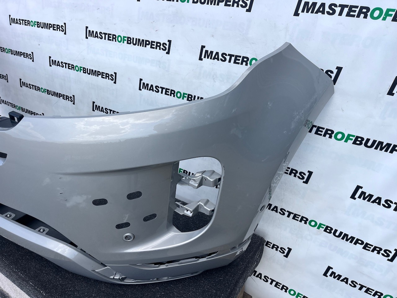 Range Rover Evoque R-dynamic Hse 2019-2024 Front Bumper 6 Pdc Genuine [p737]