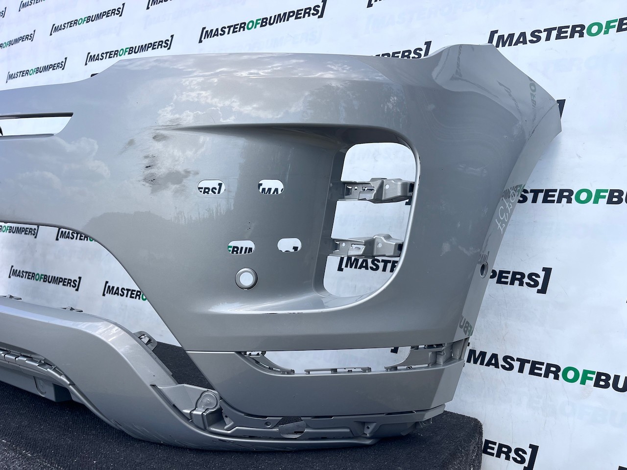 Range Rover Evoque R-dynamic Hse 2019-2024 Front Bumper 6 Pdc Genuine [p737]