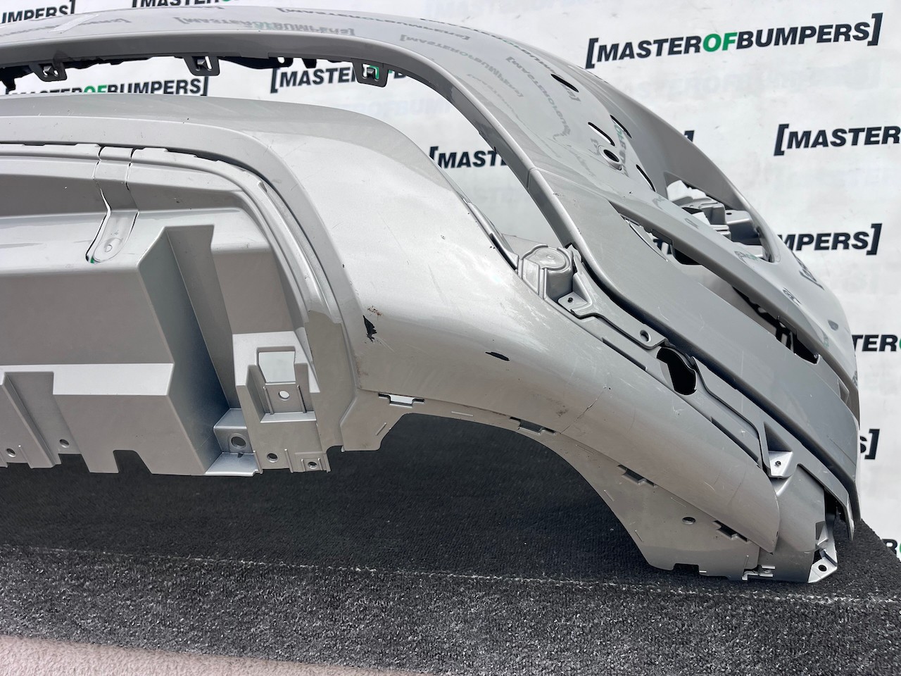 Range Rover Evoque R-dynamic Hse 2019-2024 Front Bumper 6 Pdc Genuine [p749]