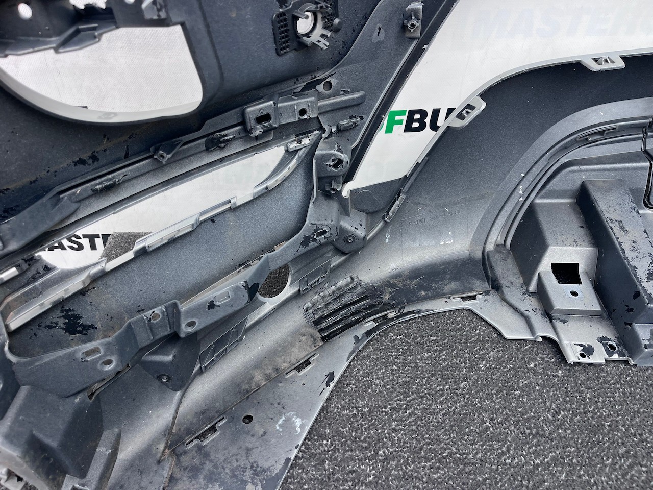 Range Rover Evoque R-dynamic Hse 2019-2024 Front Bumper 6 Pdc Genuine [p749]