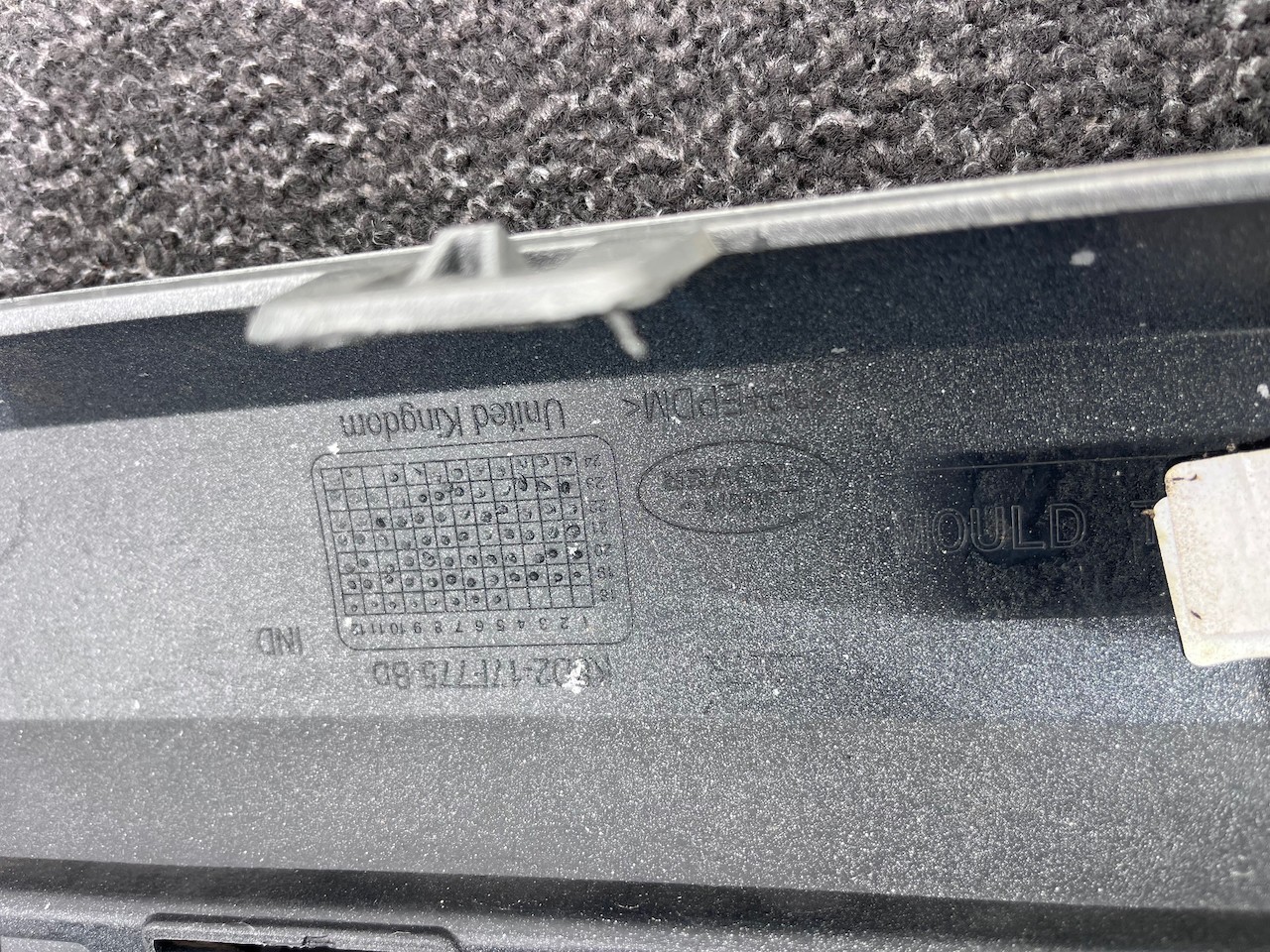 Range Rover Evoque R-dynamic Hse 2019-2024 Front Bumper 6 Pdc Genuine [p749]